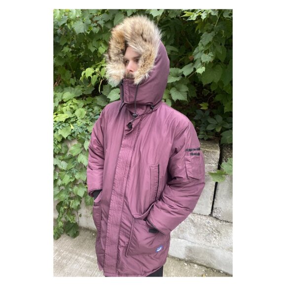 Vintage 90s oversized Snow Goose Canada Goose Down Winter Coat in Burgundy Fur - Picture 3 of 16